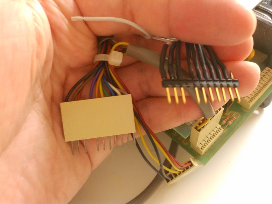 papertapereader_connectorcomparsion.jpg papertapereader_connectorcomparsion.jpg