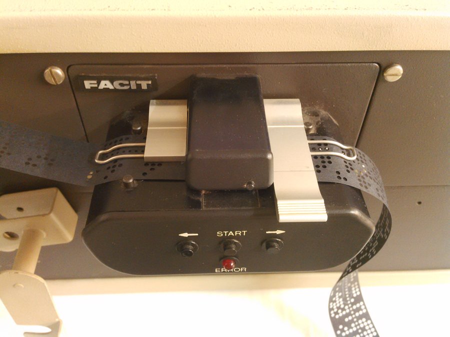 papertapereader_frontdetail.jpg